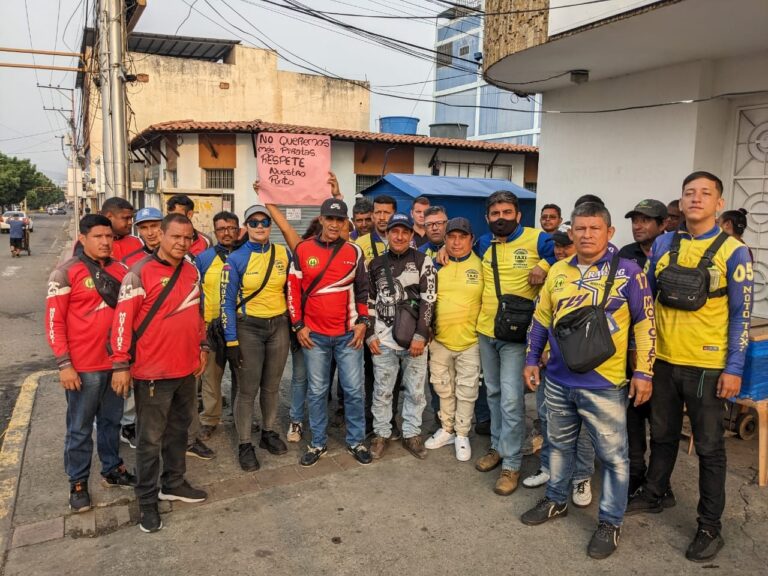 Motaxistas de San Antonio asfixiados por la “piratería”