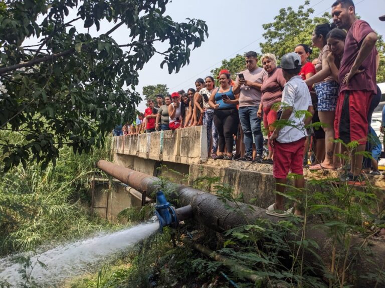 “Diputado, mire que sí hay agua en la tubería matriz”