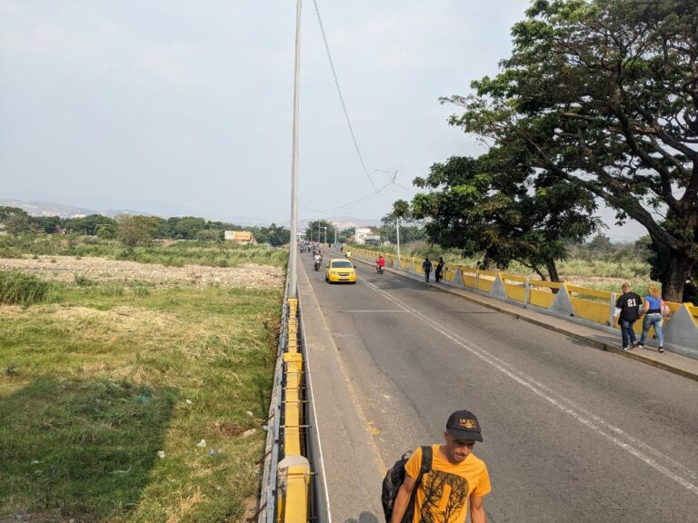 Baja ritmo en el puente Simón Bolívar por decreto en Cúcuta