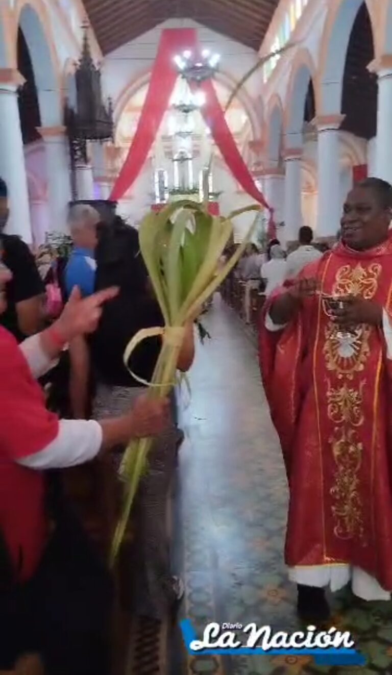 Feligreses asistieron con fe a celebrar el Domingo de Ramos en Palmira