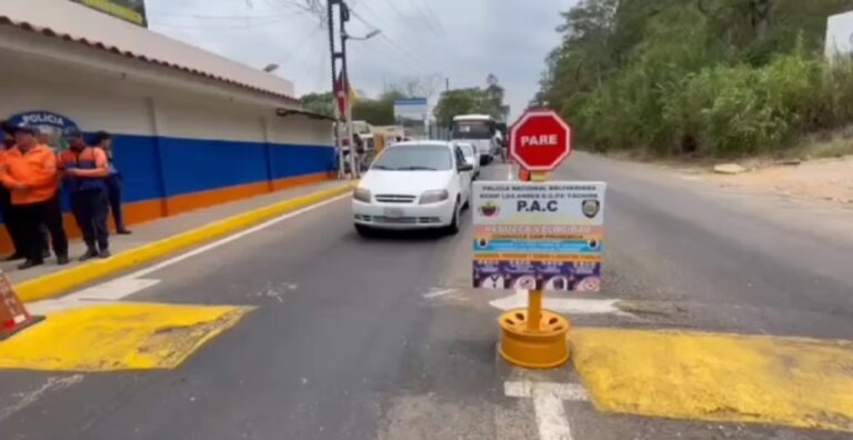 Autoridades supervisan punto de control El Cucharo