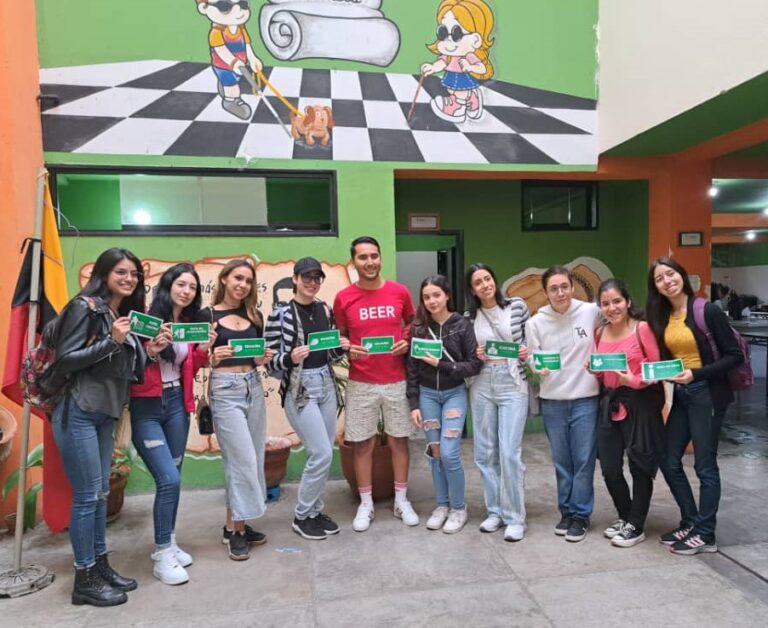 Estudiantes del Tecnológico Sucre realizaron donación de señaléticas a la Unidad Educativa Especial Torbes
