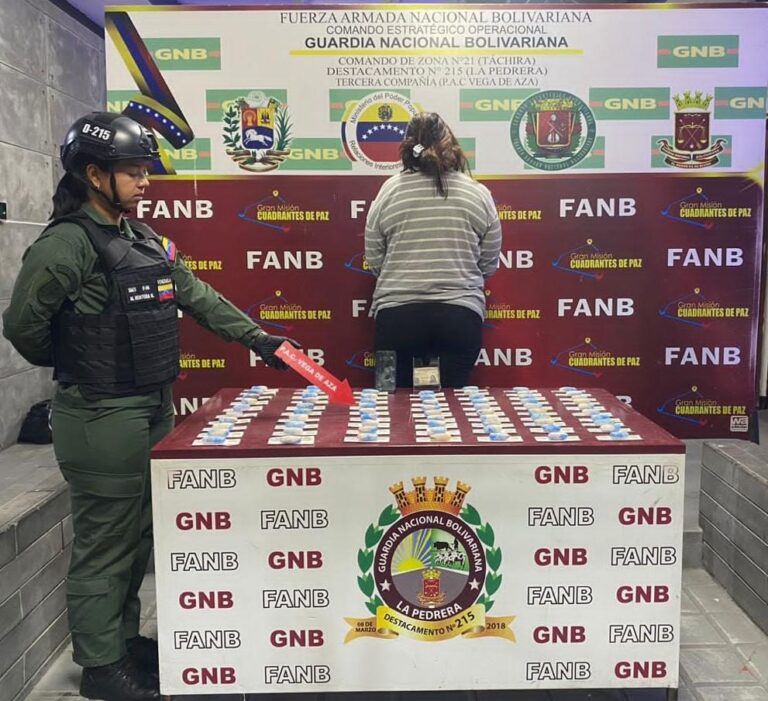Capturada mujer con 68 dediles de droga en Vega de Aza
