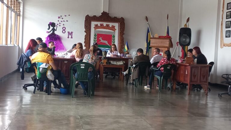 Discuten en Santa Ana Ley del Cronista