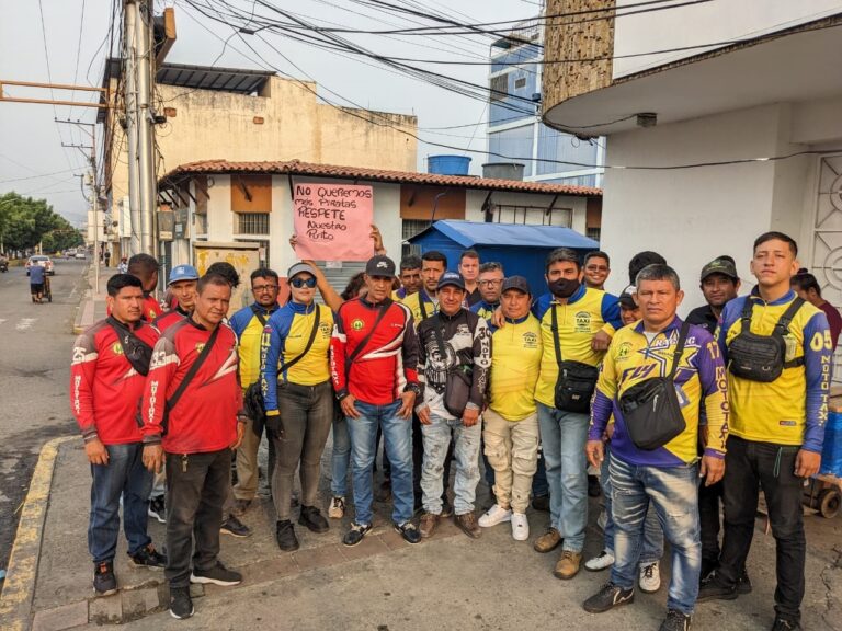 Mototaxistas de San Antonio asfixiados por la “piratería”