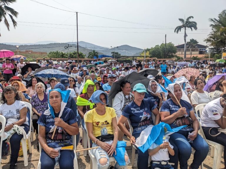 Desborde de fe en frontera por Misa Crismal