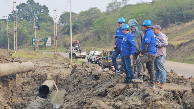 Sustituyen 120 metros de tubería de la línea de la frontera