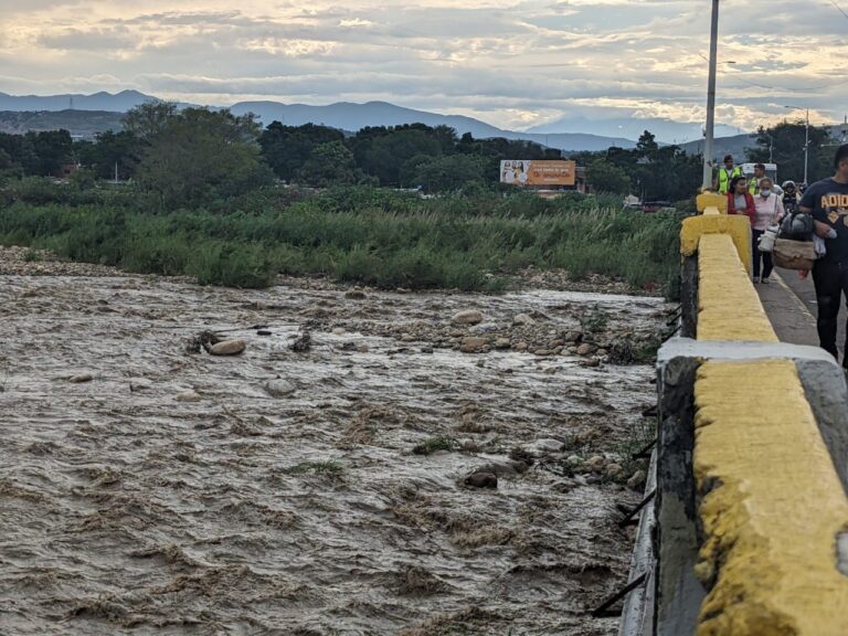 Lluvias interrumpen sequía en el río Táchira