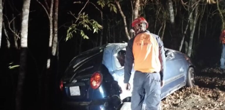 Cuatro lesionados dejó volcamiento en El Valle