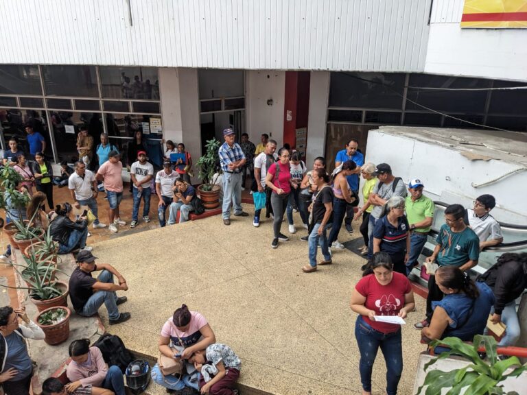 En frontera inician semana con un Saime nutrido de usuarios