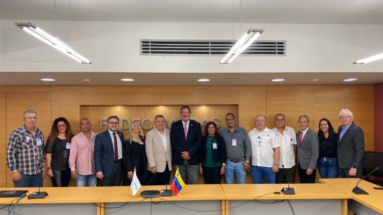 Asume en Caracas nueva junta directiva de la Federación Venezolana de Licoreros