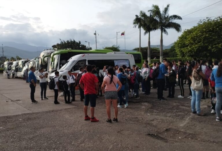 “Nuevamente le incumplen a los 2.400 niños que viven en Ureña y estudian en Cúcuta”
