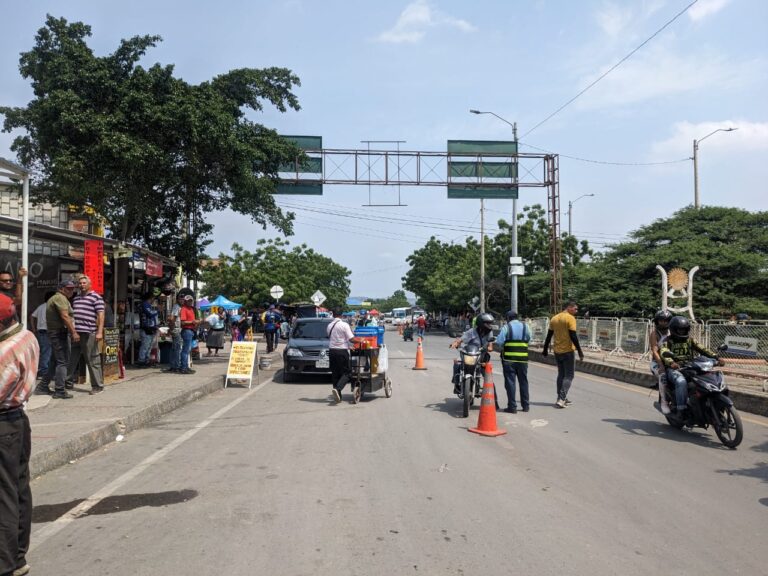 “El SOAT y la tecnomecánica, por favor”: Funcionarios de tránsito en La Parada