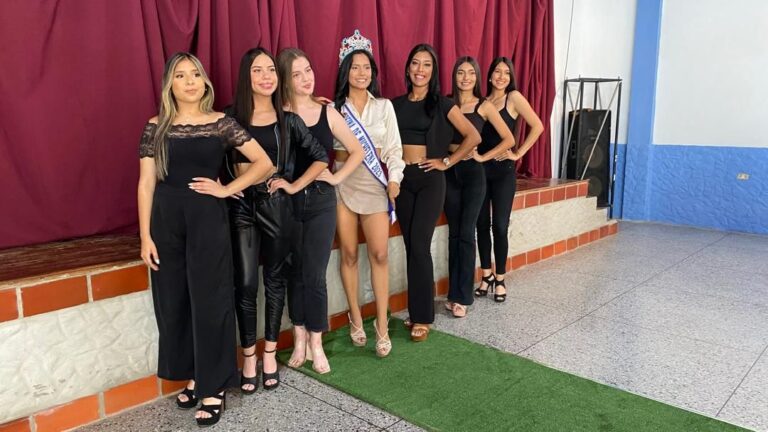 Seis candidatas tras la corona en feria de Michelena
