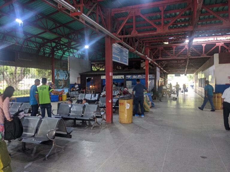 Regresó la soledad al terminal de la frontera