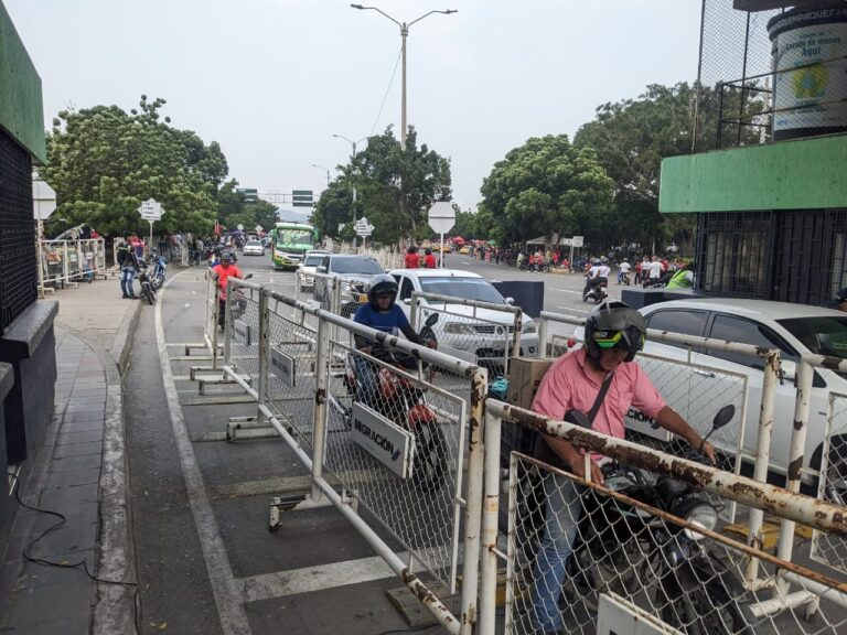 Venezolanos reinan en los grupos de mototaxistas de La Parada