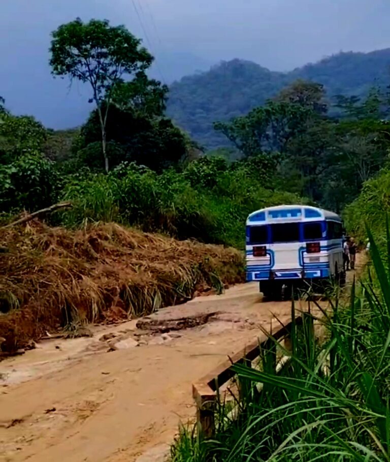 Construyen variante en carretera hacia Río Chiquito