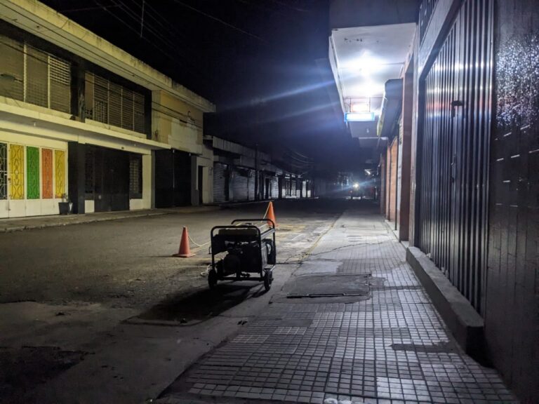 De noche las plantas eléctricas tampoco descansan en frontera