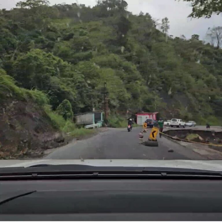 Así se encuentra la vía hacia la frontera tras colapso de muro