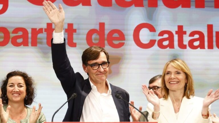 Socialistas ganan en Cataluña y los independentistas pierden la mayoría