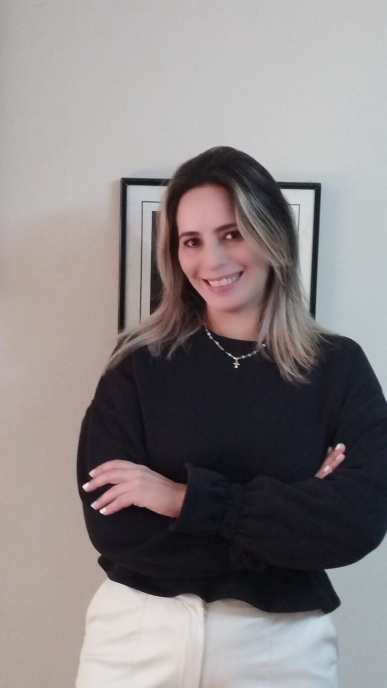 Más allá de la Fama: El sesgo de autoridad en la era de algoritmos e influencers