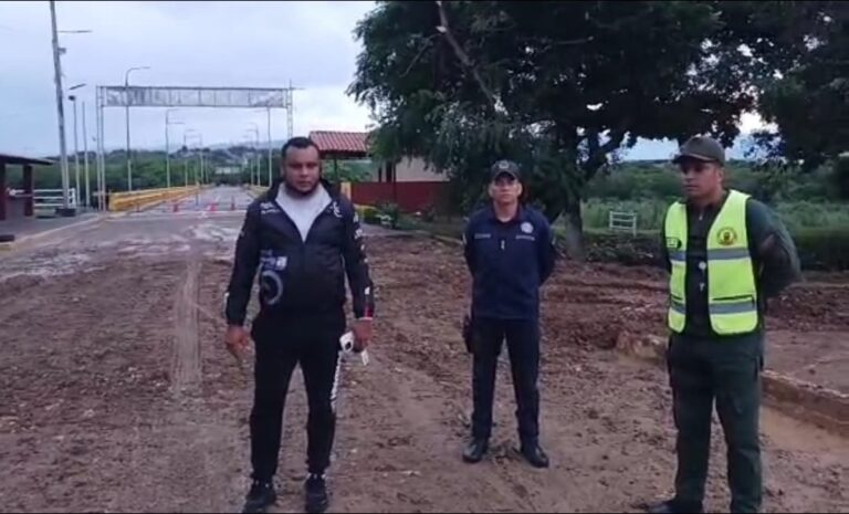“En tiempo récord se culminaron los trabajos”: Alcalde Carrillo desde el puente de Ureña