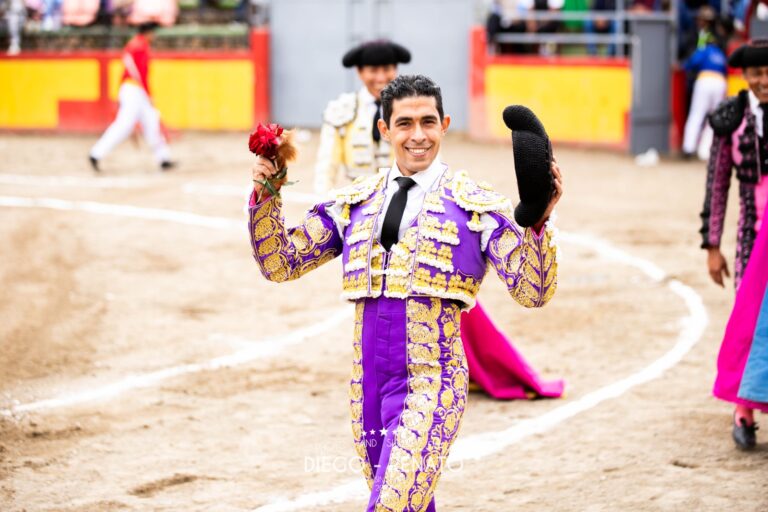 Manolo Muñoz toca pelo por partida doble en Coasa
