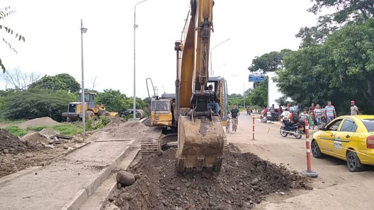 Limitado a un solo carril el paso al puente de Ureña por trabajos con maquinaria
