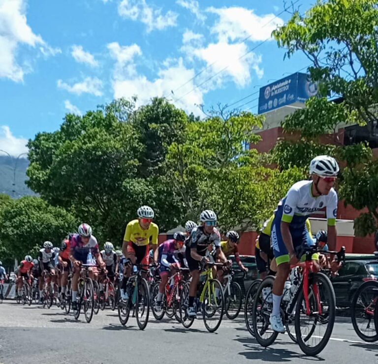Categórico triunfo de Arlex Méndez en el Tour Andina