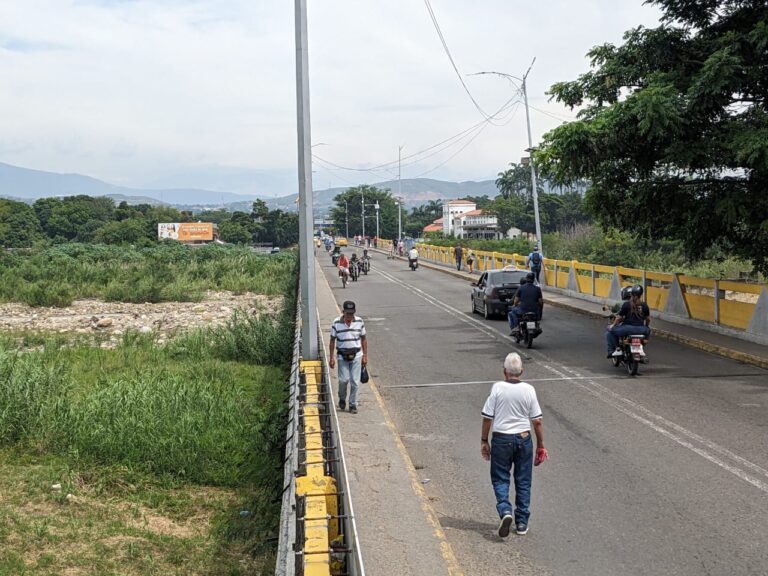 Sin contratiempo el paso por el puente Simón Bolívar