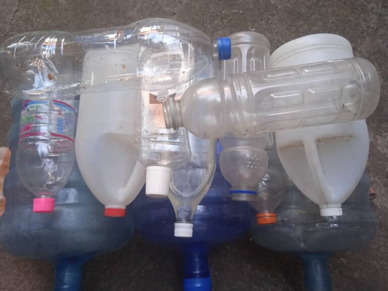 Reciclar una botella de vidrio ahorra la energía que consume bombillo de 100 vatios en 4 horas