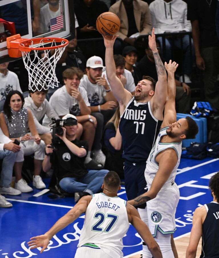 Doncic e Irving impulsan a Dallas