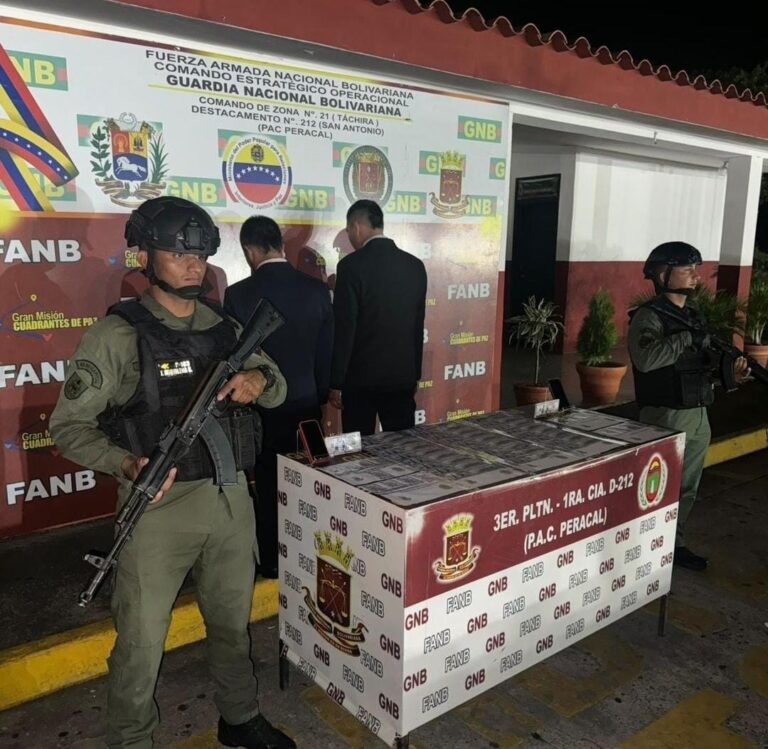 Detenidos en Peracal con casi 25 mil dólares que empleaban para estafar