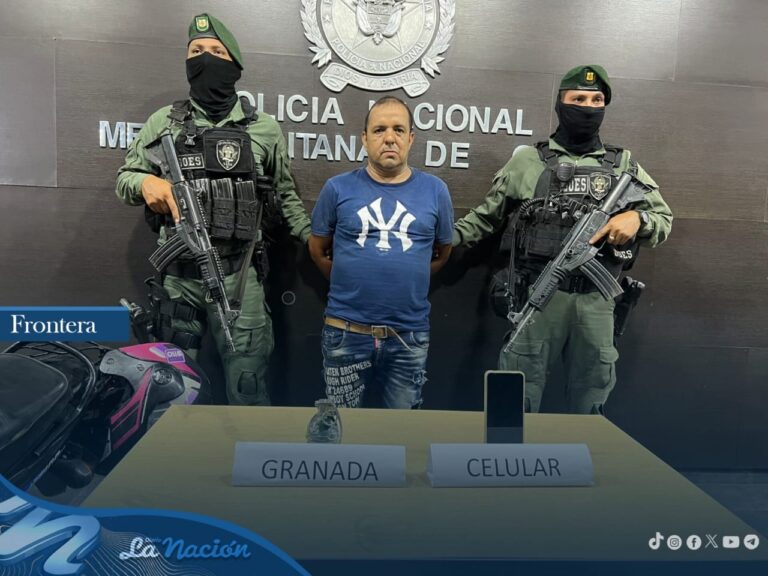 Capturado en frontera con granada oculta en su casco