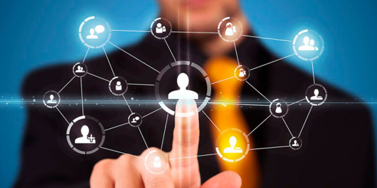 ¿Sabías que el networking amplía tu red de contactos de manera efectiva?