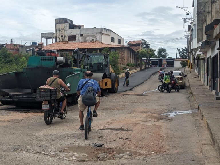 Arrancan trabajos de asfaltado en vías escarificadas hace 9 meses en San Antonio