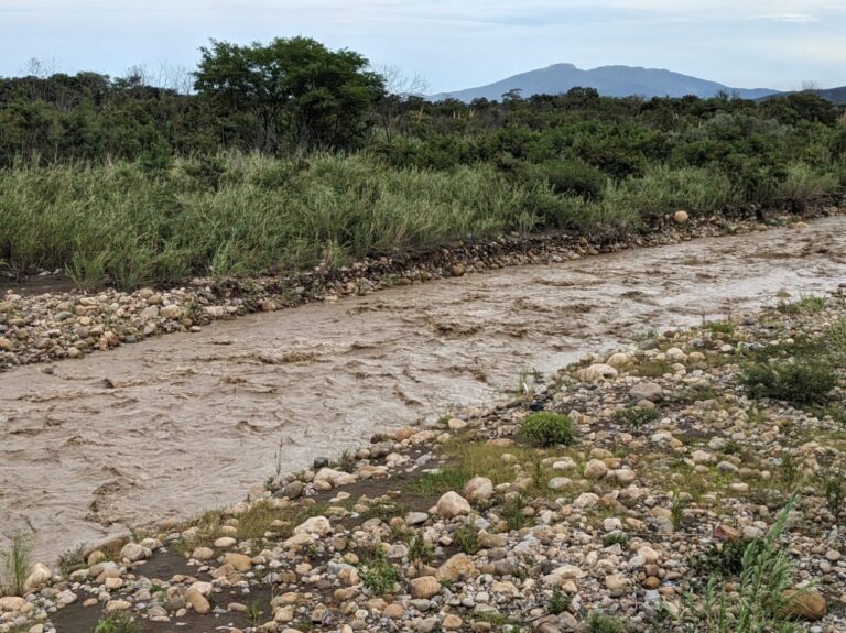 Leve crecida del río Táchira