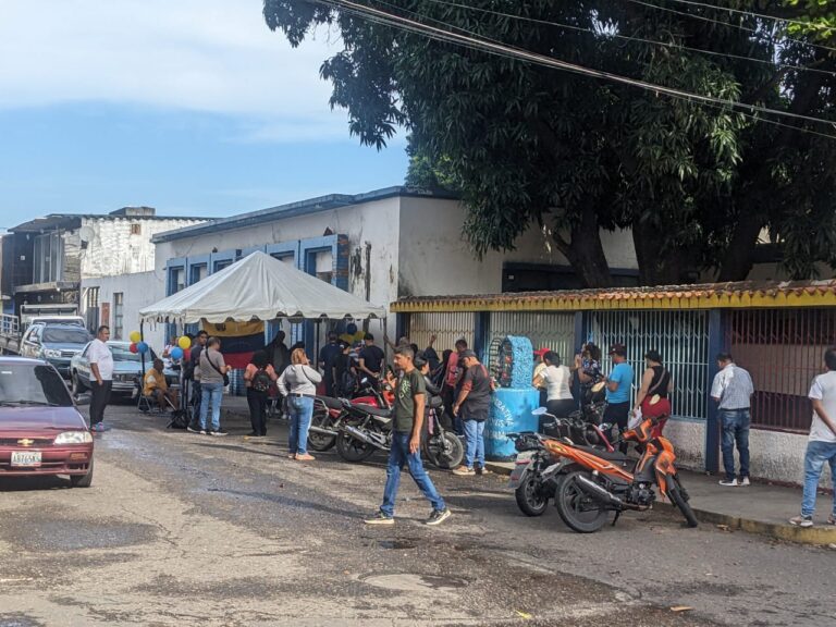 Puntos rojos a escasos metros de los centros de votación de la frontera