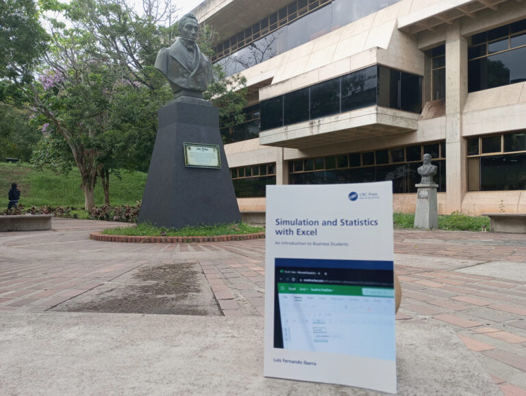 Docente UNET publicó libro con editorial londinense