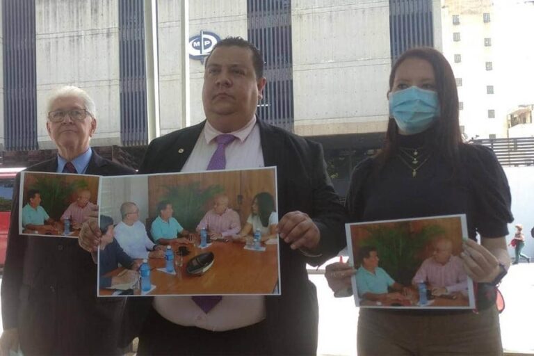 Organización argentina otorga premio a Javier Tarazona y Clara Ramírez por defensa de los DDHH