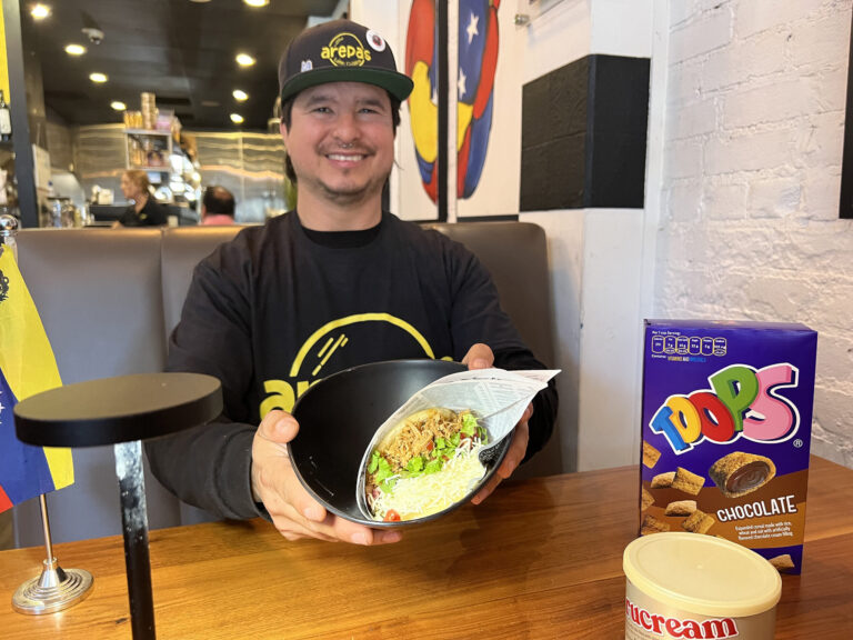 Venezuela presume de su cocina con arepa y asado negro