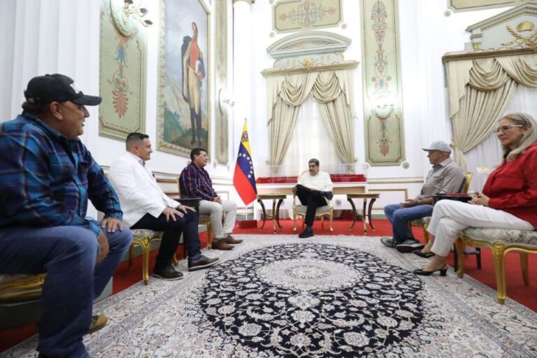 Maduro se acerca a alcaldes opositores de Barinas