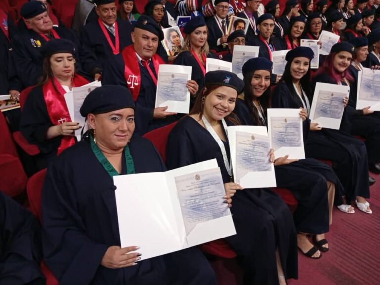 UBV Táchira gradúa 67 nuevos profesionales