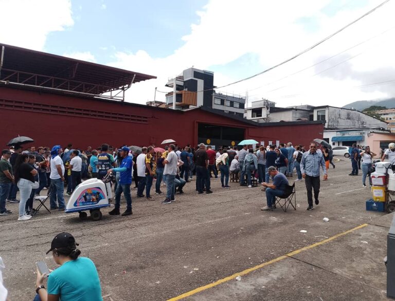  Alta afluencia de votantes marcó inicio  de elecciones en Los Llanos y Andes