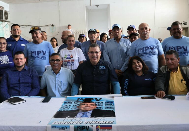 Los funcionarios públicos no deben temer ni enfrentarse a nadie, solo a la máquina de votación, afirmó Simón Calzadilla