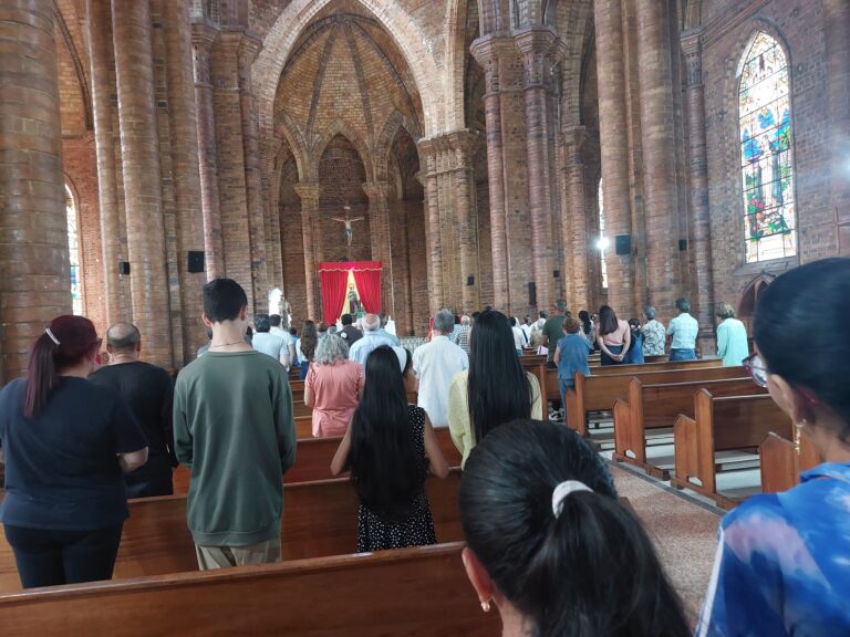 Día de bullicio y silencio en Rubio