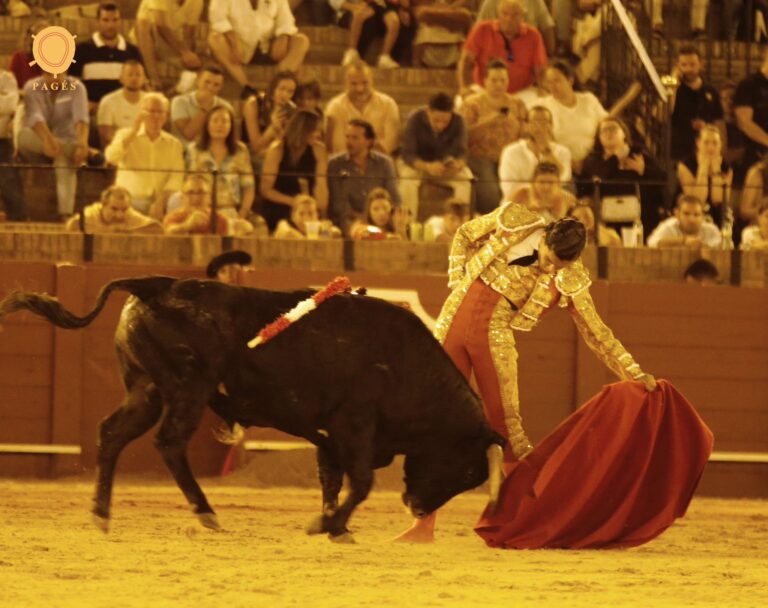 Rafael de La Cueva corta dos orejas en Yepes, España