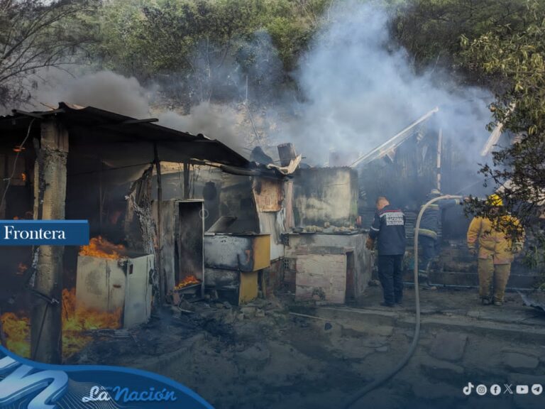 Incendio consume dos casas en San Antonio