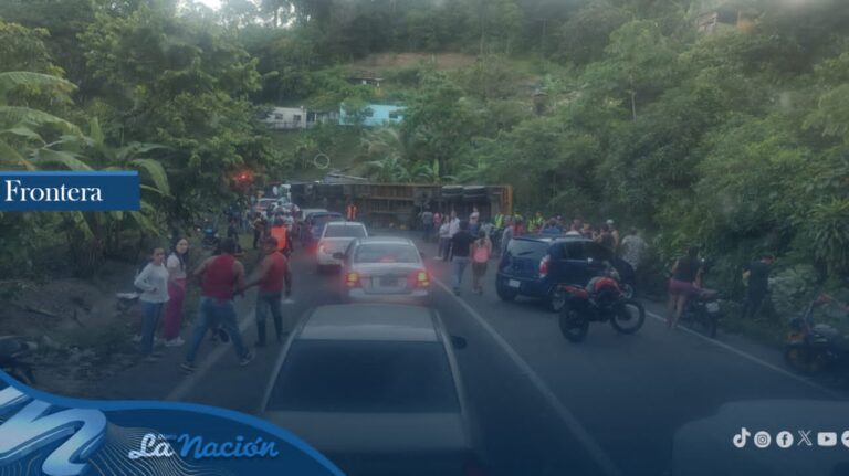 Vuelca gandola en la Troncal 5