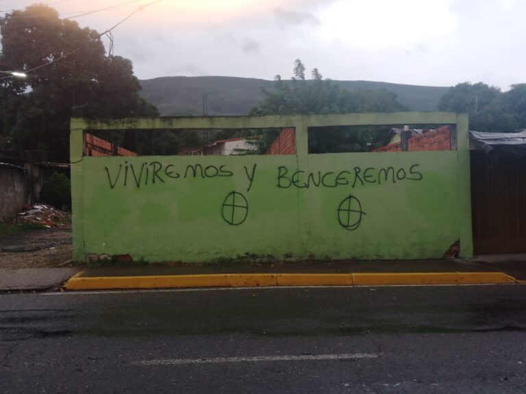 Vandalizan otras casas de opositores en frontera